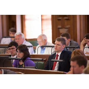 Atbalsta grozījumus saimnieciskās darbības veicēju grāmatvedības kārtošanā