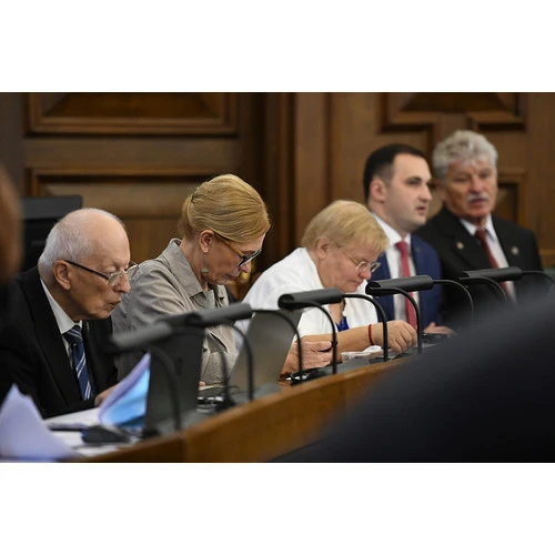 Saeimas sēdē lems par pensionāru un radošo personu sociālo nodrošināšanu