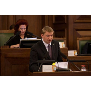 Rosina, lai uzturēšanās atļaujas iegūšanai par pamatu nedrīkstētu būt lauksaimniecībā izmantojamās zemes un meža zemes iegāde