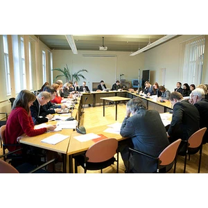 Galīgajā lasījumā atbalsta iespēju sabiedrisko pakalpojumu sniedzējiem slēgt iepirkuma līgumus uz ilgāku laiku