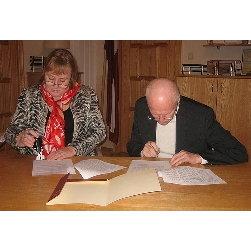 Vid paraksta vienošanos, kas veicinās nodokļu nomaksu un godīgu konkurenci datorprogrammu autortiesību nozarē