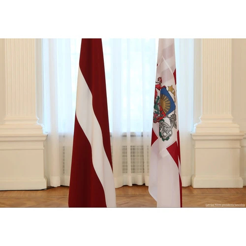 Valsts prezidents liek pārskatīt normu par virsstundu darbu apmaksu 50 procentu apmērā