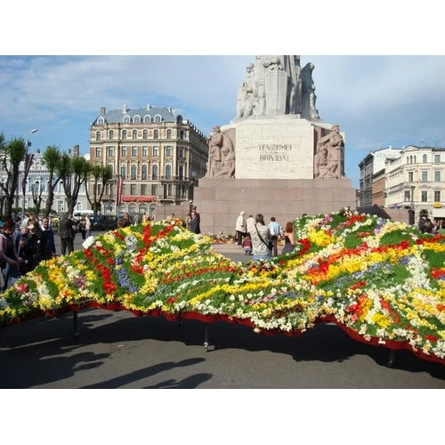 Sveicam portāla lasītājus Latvijas Republikas Neatkarības atjaunošanas svētkos!