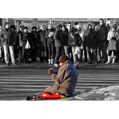 Labklājības ministrija: samazinās trūcīgo cilvēku skaits