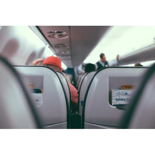 Kādās situācijās aviosabiedrībai jāizmaksā kompensācija pasažierim?