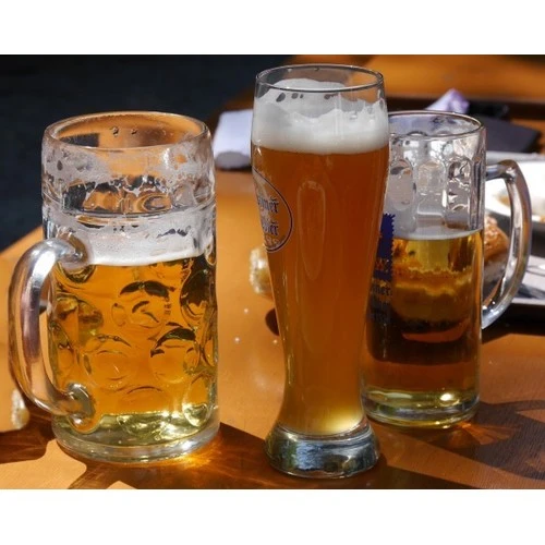 Par liela tilpuma iepakojumos pildītu alkoholisko dzērienu tirdzniecību draud bargi sodi