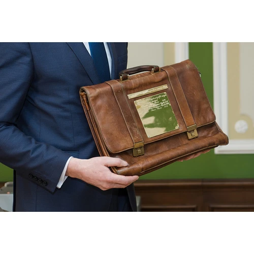 Valdība izskatīs 2020. gada valsts budžeta sagatavošanas grafiku, 2019. gada budžets nodots Saeimai