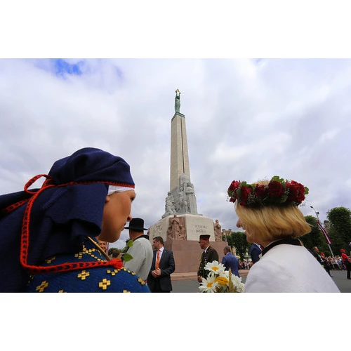 Kā aprēķināt atalgojumu un atvaļinājuma dienu skaitu par brīvdienām - 8. un 9. jūliju?
