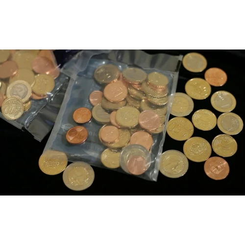 Aicina mazos un vidējos uzņēmējus atlikušajās darba dienās nodrošināties ar eiro darbam janvāra sākumā