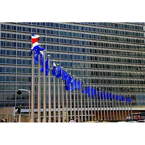 EK nāk klajā ar jaunu piedāvājumu Eiropas sociālo un darba tiesību jomā