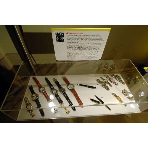 Uz ES robežām muita pērn aizturējusi vairāk nekā 100 miljonu viltotu preču