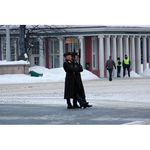 Darba devējs var izmaksāt darbiniekam - rezerves karavīram - atlīdzību par militārajās mācībās pavadīto laiku