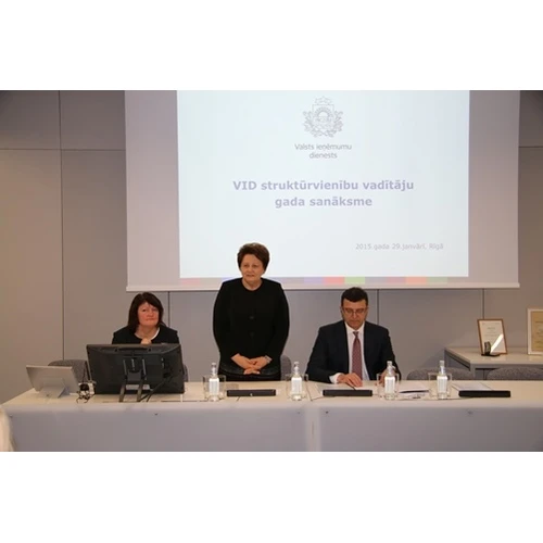 Ministru prezidente L.Straujuma un finanšu ministrs J.Reirs piedalījās VID struktūrvienību vadītāju gada sanāksmē