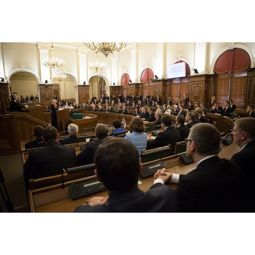 Saeima par diviem gadiem pagarina termiņu, kādā pie parāda atlaišanas nepiemēro IIN