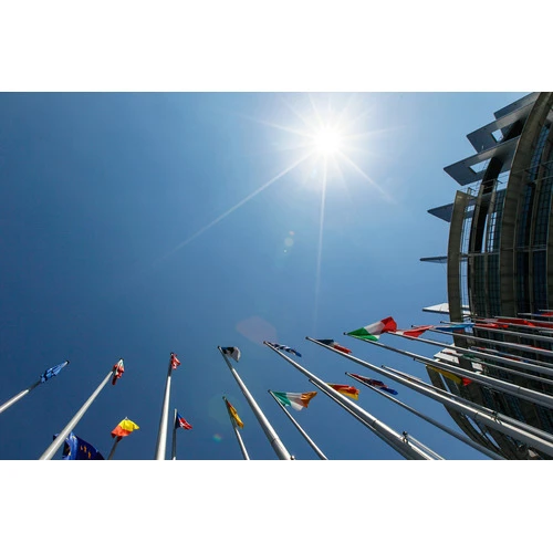 Šo pēcpusdien darbu uzsāk Eiropas Parlamenta vēlēšanu iecirkņi, iespējams nobalsot jau šonedēļ