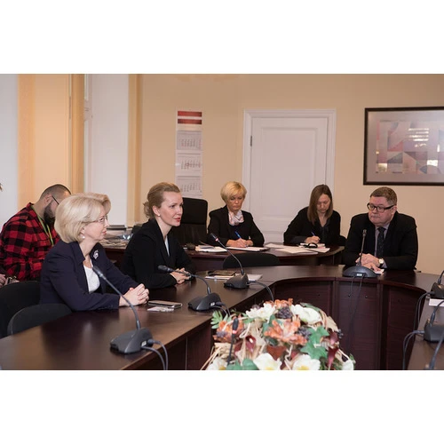 Saeimas Nacionālās drošības komisija vērtē finanšu situāciju Latvijā