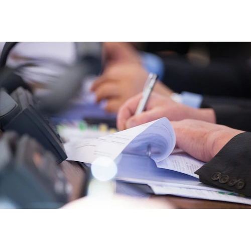 Saeima smēķēšanu bērnu klātbūtnē pielīdzina vardarbībai