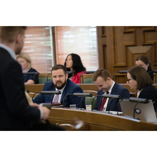 Turpinās skatīt likuma izmaiņas, kas ieviestu lielāku atklātību publisko personu kapitālsabiedrībās