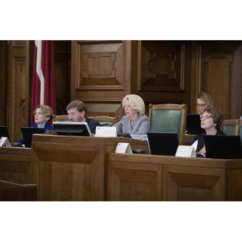 Saeimas sēdē skata ar nodokļiem un darba tiesībām saistītus likumprojektus