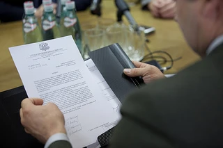 Tieslietu ministrijai uzdos izstrādāt regulējumu gadījumiem, kad tiek pārkāpts deputāta zvērests