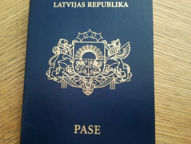 Vai personu apliecinošus dokumentus var apstiprināt attālināti?