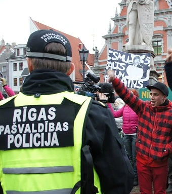 Amatpersonām ar speciālajām dienesta pakāpēm veidos amatu katalogu un noteiks mēnešalgu grupas