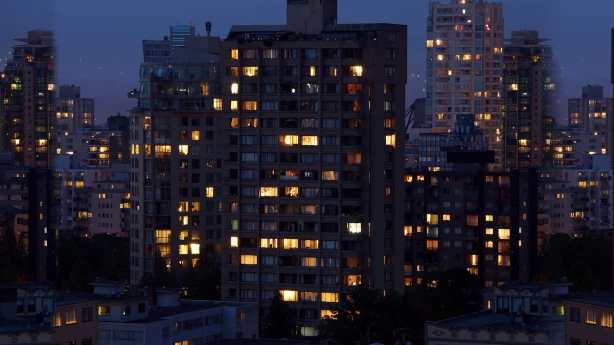 Dzīvokļu īpašnieku kopības tiesības noteikt pienākumu maksāt nokavējuma procentus vai līgumsodu