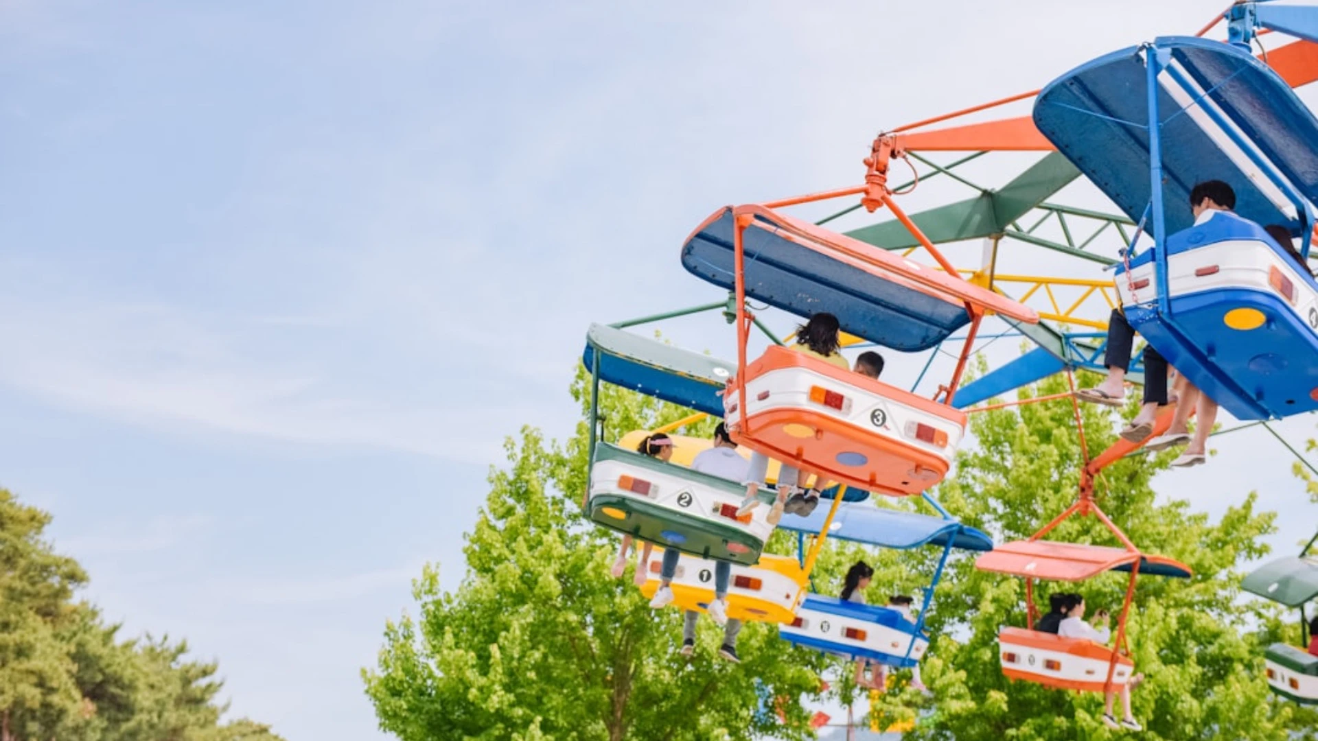 2025. gadā 2. maijs un 17. novembris varētu būt brīvdiena