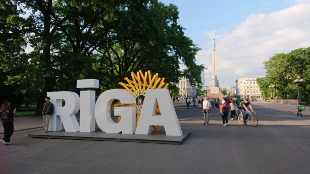 Valsts valoda jāpārvalda arī tiem KF pilsoņiem, kuri Latvijā uzturas pirms 2003. gada