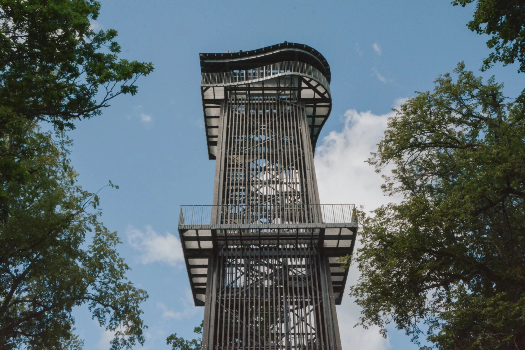 Aplūko dzimto zemi no Zilākalna skatu torņa!