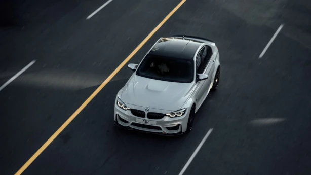 Varētu noteikt atsavināšanas lieguma periodu arī vecākām automašīnām