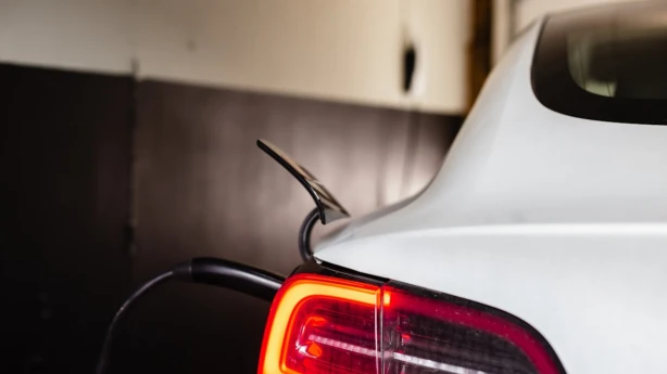 Noteikts pagaidu kompensācijas maksājums jaunu Ķīnā ražotu akumulatoru baterijas elektrotransportlīdzekļu importam