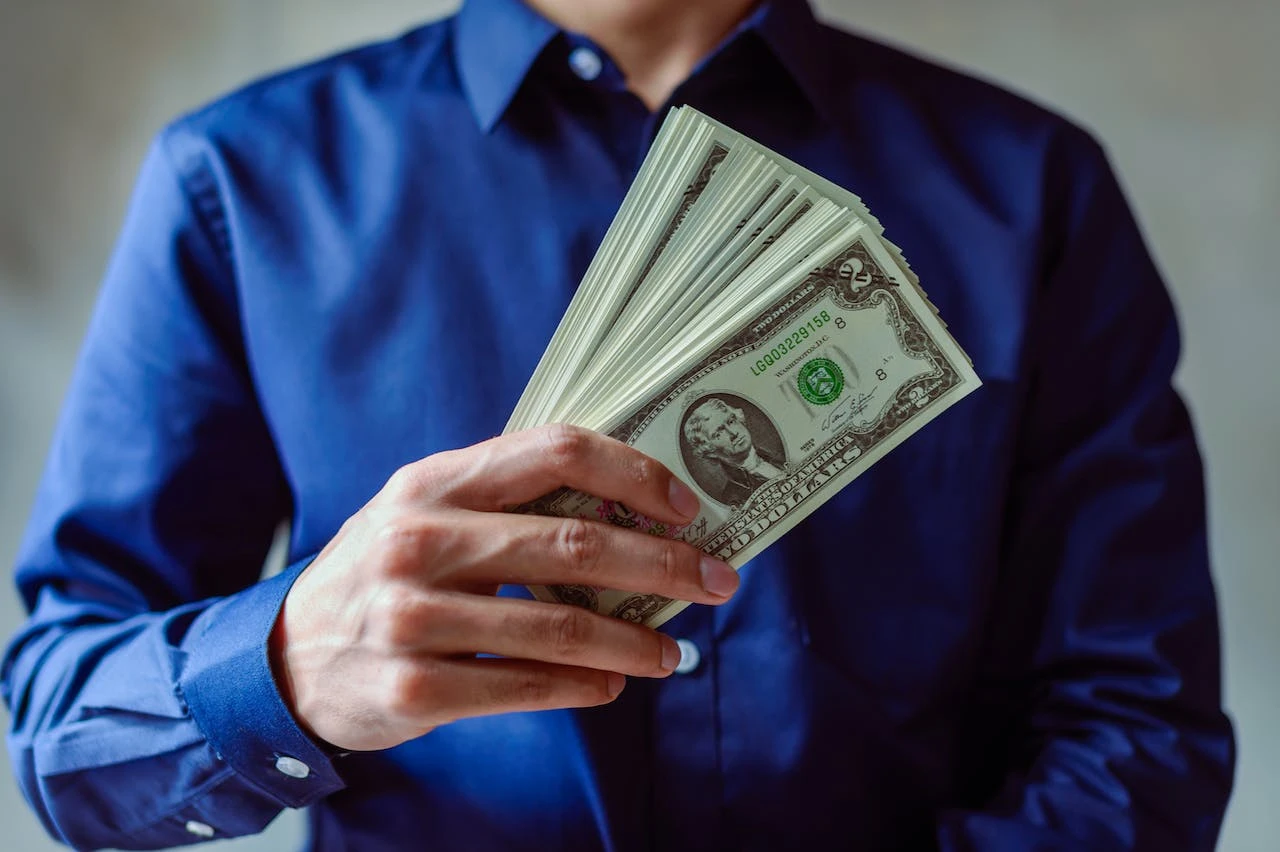 Noraidoša attieksme pret korupciju ir nedaudz svārstīga, bet kopumā noturīga