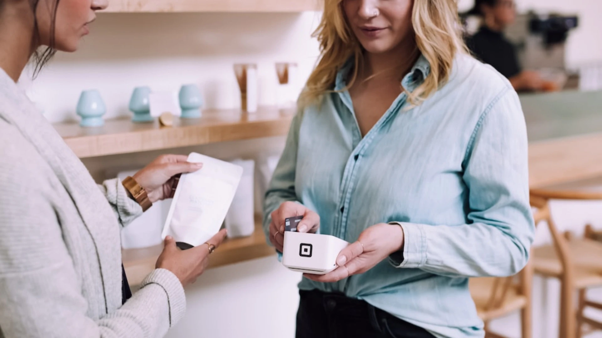 Kādos gadījumos Ukrainas civiliedzīvotājus var nodarbināt bez valsts valodas zināšanām?