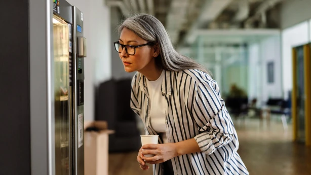 Vai skaidras naudas darījumu ierobežojumi attieksies arī uz tirdzniecības automātiem?