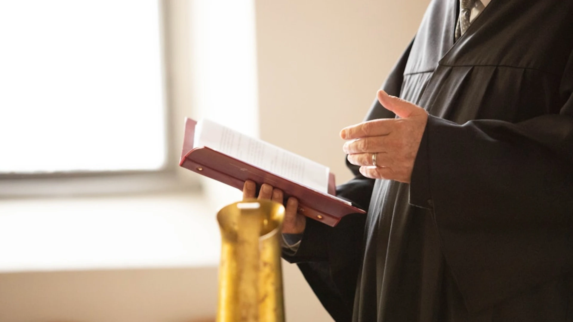 Tiesas procesa dalībniekiem jāievēro tiesas noteiktais debašu runai noteiktais laiks