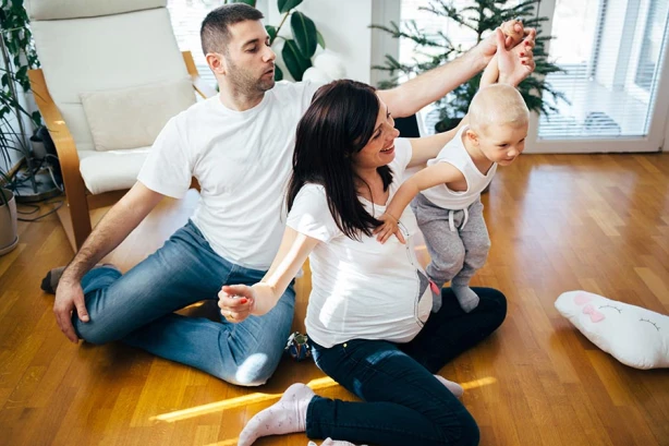 Bērnu aprūpes atvaļinājumus varēs izmantot arī komercsabiedrību valdes locekļi