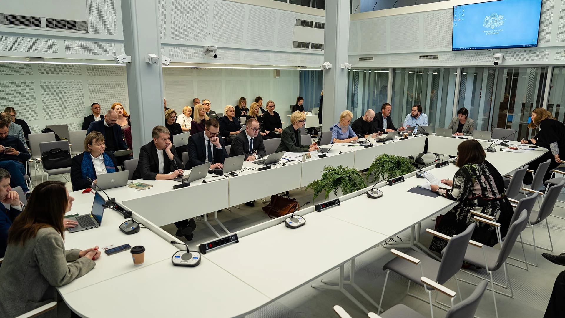 E–rēķinus uzņēmumu savstarpējos darījumos uz laiku jāatliek