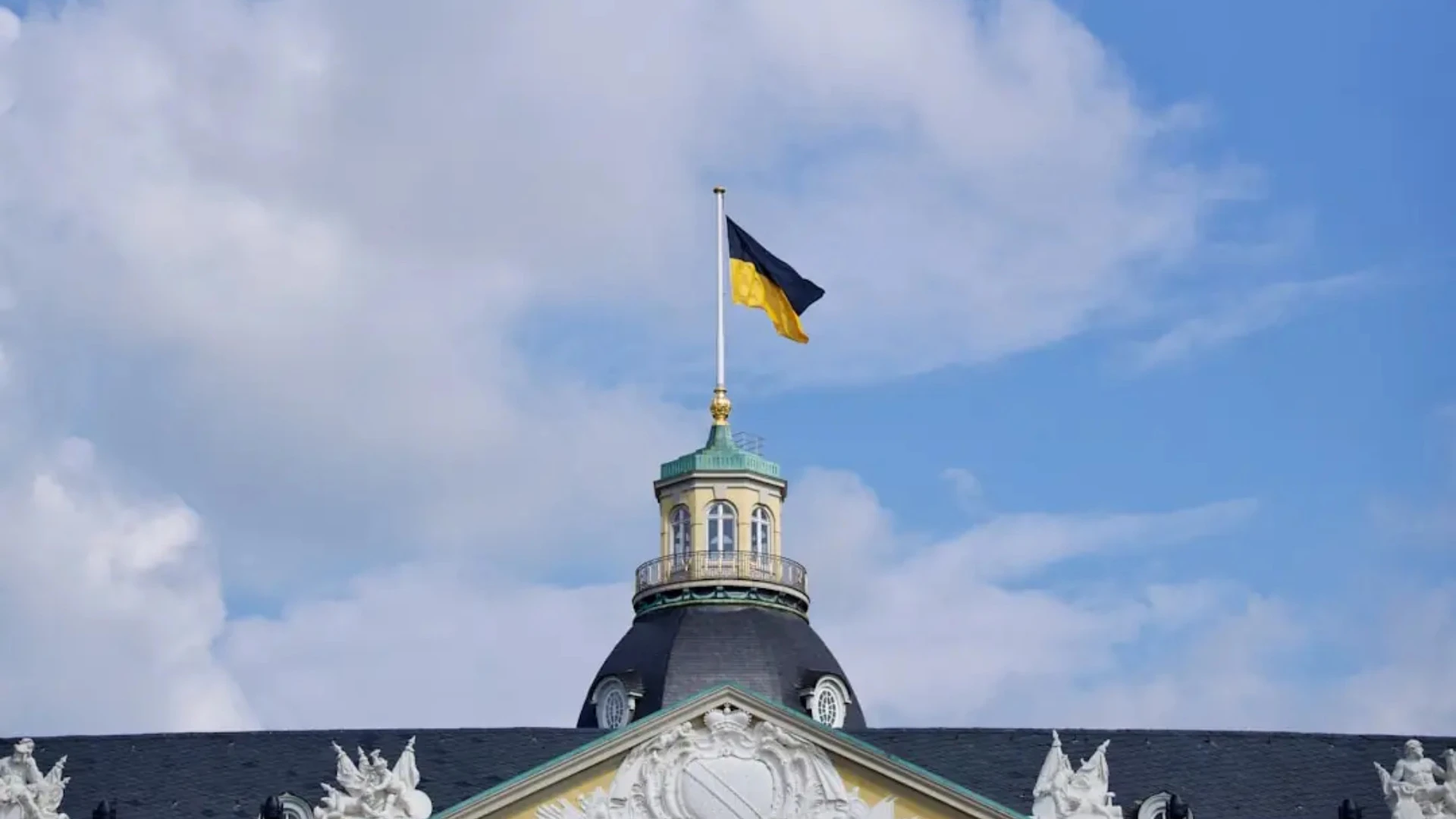 Latvija plāno atzīt juridisko spēku ar Ukrainas e-parakstu parakstītiem dokumentiem