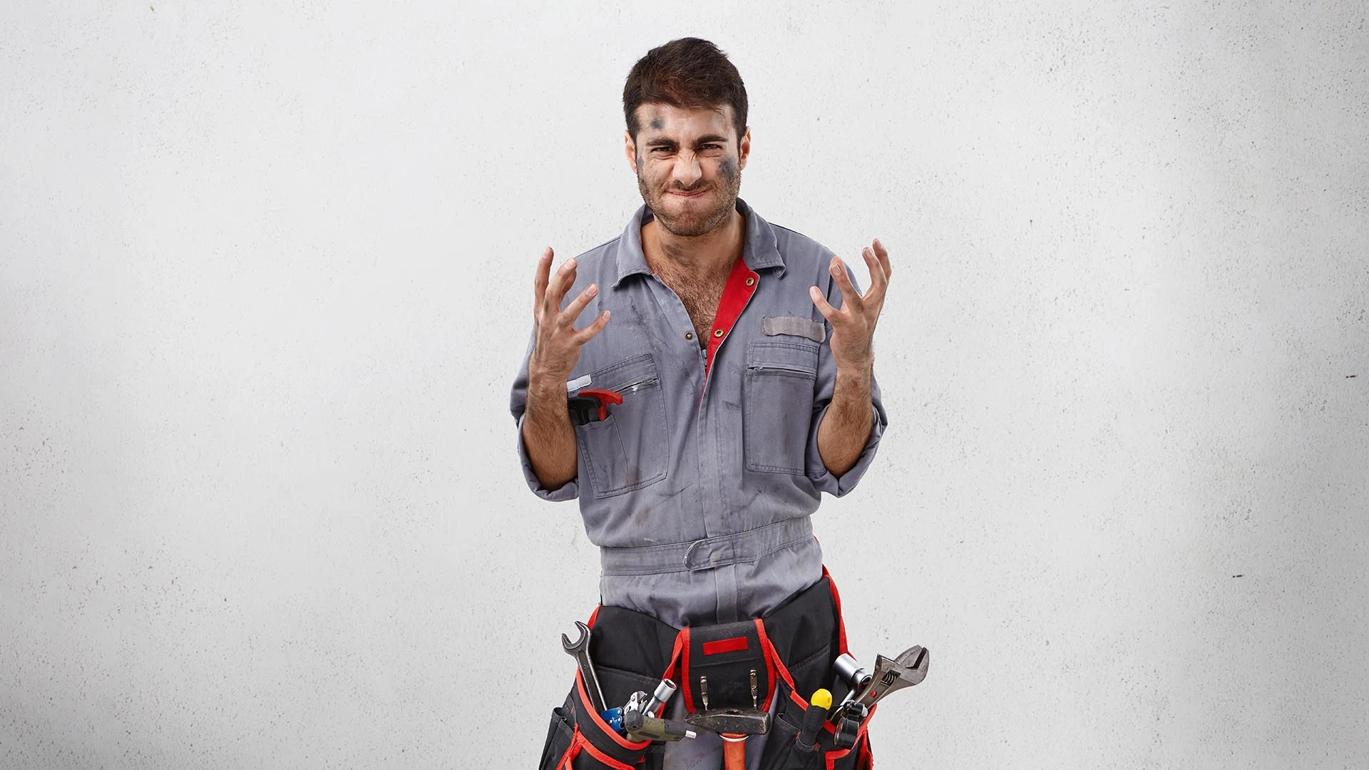 Vai darbinieka necienīga rīcība var būt pamats darba līguma uzteikumam?