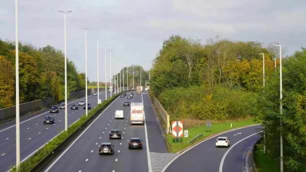 Plāno palielināt lielāko daļu autoceļu lietošanas nodevas kravas transportlīdzekļiem