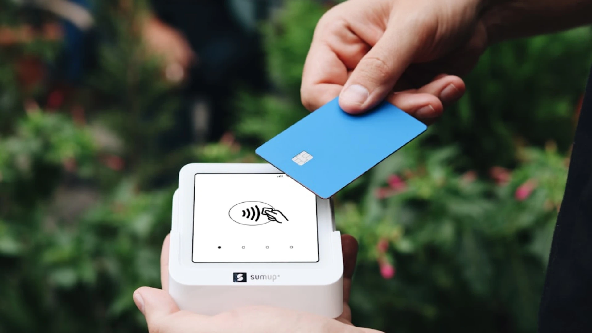 Kad par pakalpojumiem vai precēm obligāti jāpiedāvā norēķināties arī bezskaidrā naudā?