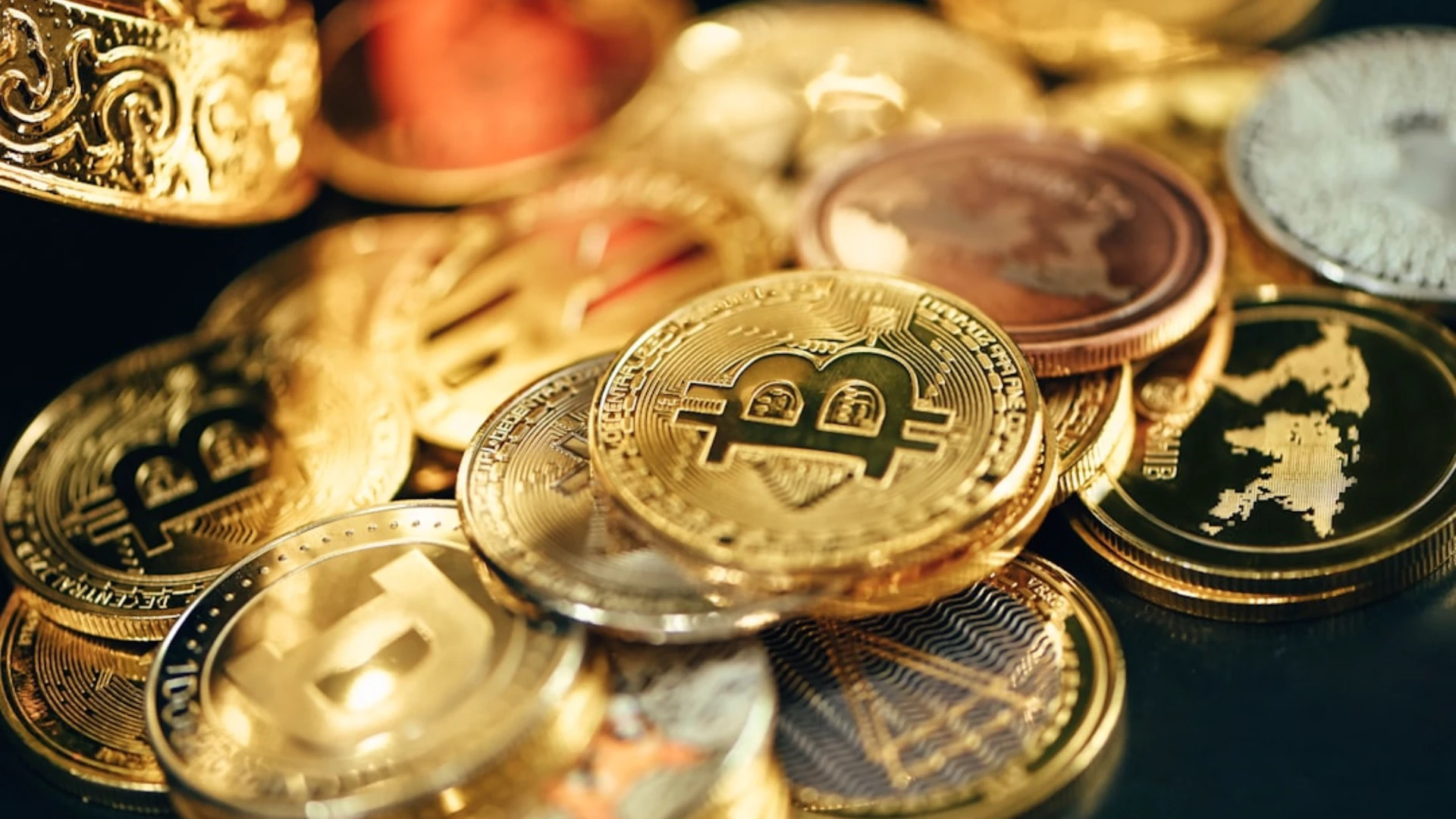 Senāts: “Ātrie kredīti” un ieguldījumi kriptovalūtā nav automātisks pamats liegt parādu dzēšanu – kreditoriem jāvērtē maksātspēja