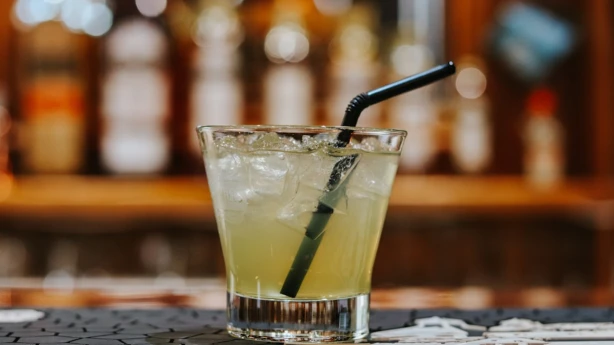 1.martā mainīsies akcīzes nodokļa likmes visiem alkoholisko dzērienu veidiem. Kas jādara tirgotājiem?