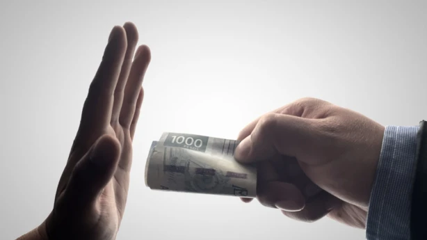 Latvijā korupcijas mazināšanā aktīvāk jāiesaista privāto sektoru