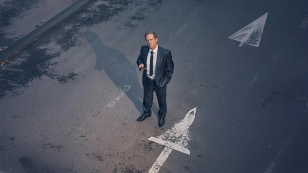 Vai valdes loceklis, kurš pret atlīdzību sniedz pakalpojumus kapitālsabiedrībai, ir kvalificējams kā darbinieks?