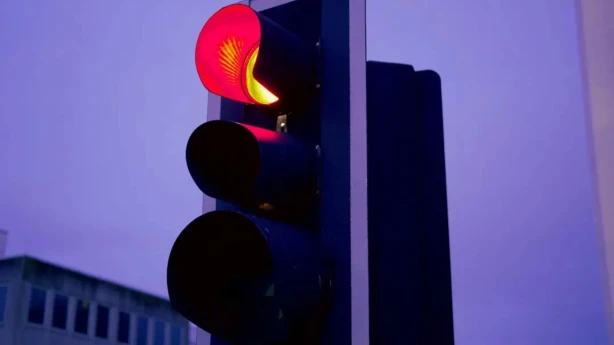 Saeimai otrreizējai caurlūkošanai nodod likumu, kas maina autoceļu lietošanas nodevu piemērošanu