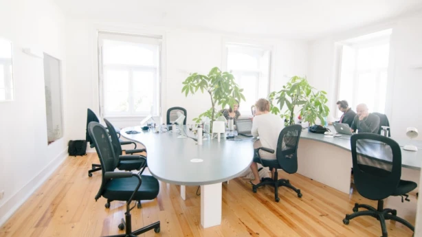 Publiskas personas varēs atcelt vai samazināt telpu nomas maksu krīzes skartiem uzņēmumiem