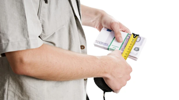 Kā veicams darba samaksas aprēķins, ja atlīdzība ir mēnešalga un akordalga?