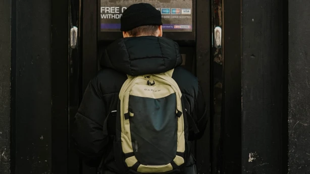 Komercbankām klātienes pakalpojumus būs pakāpeniski jānodrošina arī reģionos